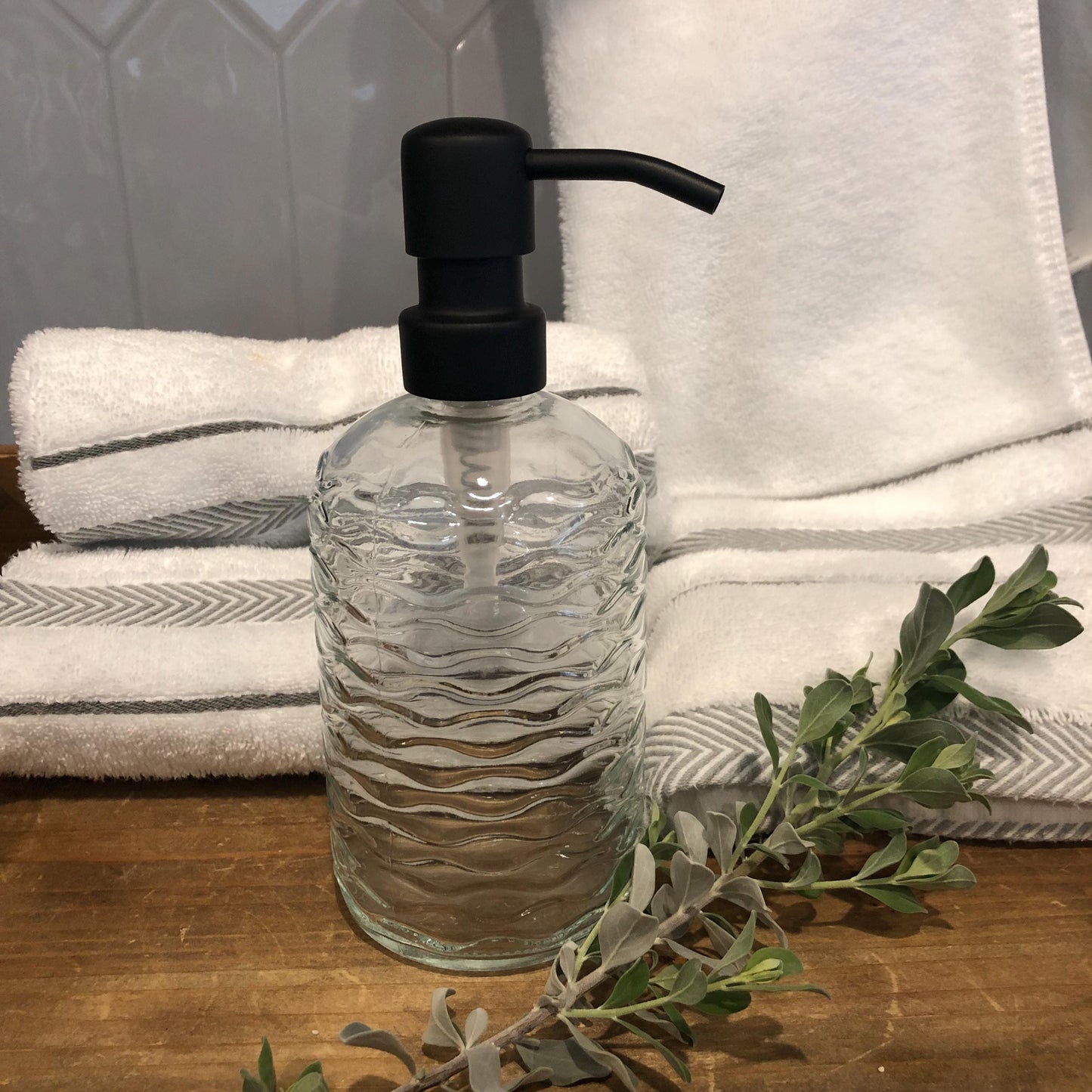 Cascade Glass Soap Dispenser – 12oz / 350ml Wavy Fluted Round Bottle with Stainless Steel Pump